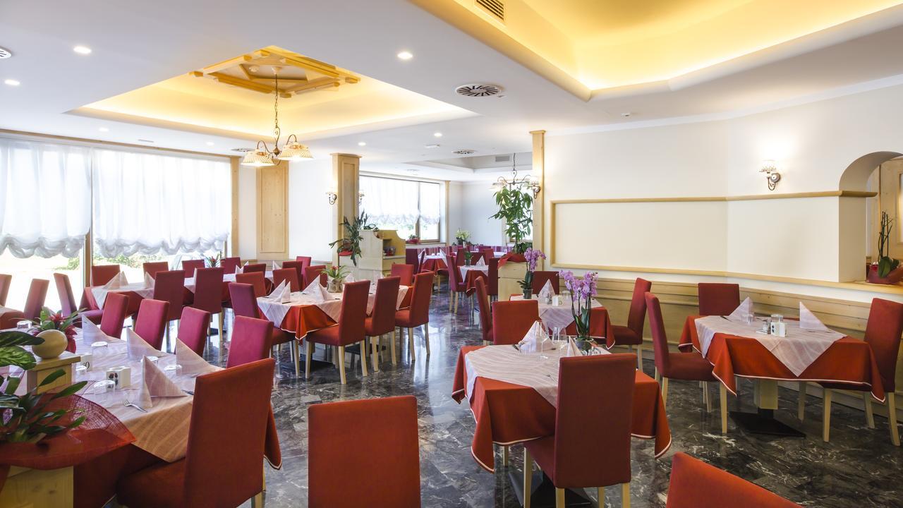Alma Living Hotel- Al Girarrosto Venzone Exterior photo